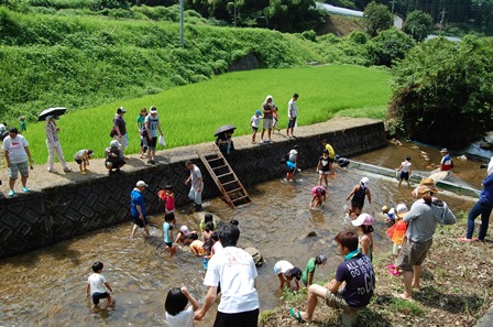 2014やまめのつかみ取り大会3